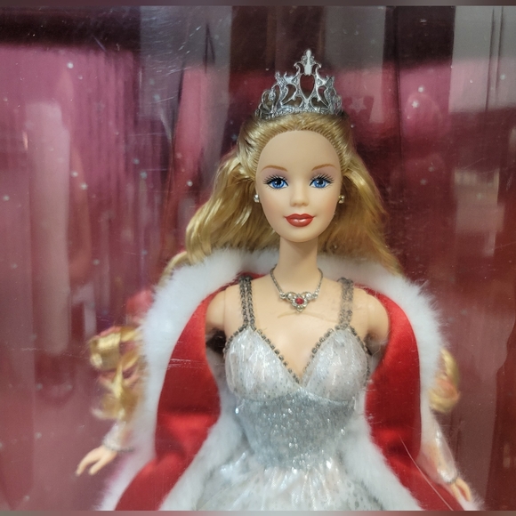 2001 Special Edition Holiday Celebration Barbie - Picture 2 of 15